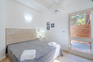 1 bedroom, WiFi, bed sheets - Double Room with Shared Terrace, Wi-Fi and Air Conditioning (Marzamemi)