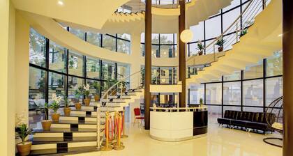 Hotel Saffron Suites