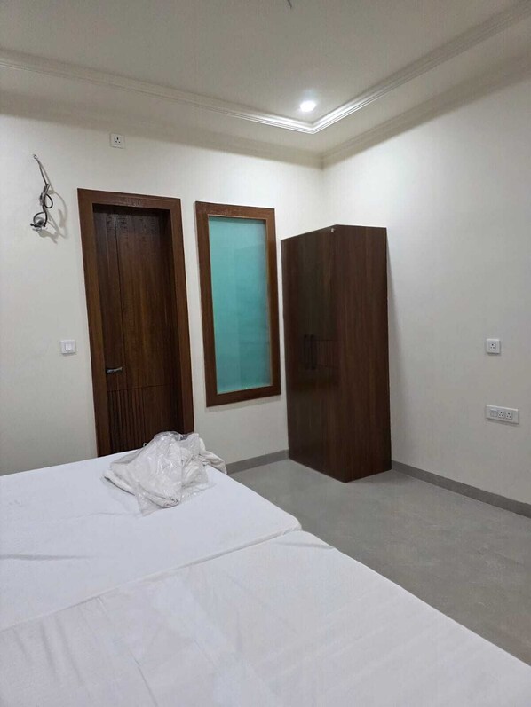 Family Room | Premium bedding, free WiFi, bed sheets