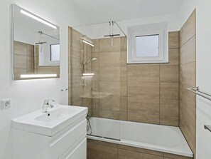 Bathroom - Beautiful private villa for 8 people with hot tub, WIFI, pool, TV and terrace (Diepholz)