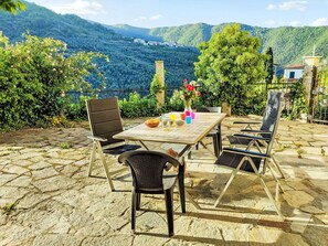 Outdoor dining - Wonderful private villa for 5 guests with WIFI, pool, TV, patio and pets allowed (Prelà Castello)