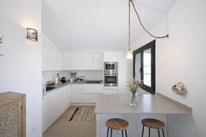 Private kitchen - Villa Bea - Peaceful Escape in South Sardinia, Private Pool, close to Chia Beach (Sardegna)