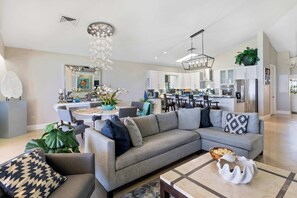House | 3 bedrooms, Internet - NEW Sleeps 10 - Laguna Del Mar 19 - Seven Mile Beach (Seven Mile Beach)