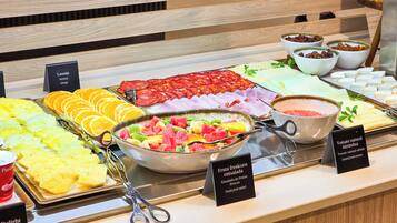Desayuno buffet todos los días (con cargo)