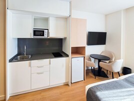 Comfort Triple Room | Private kitchen