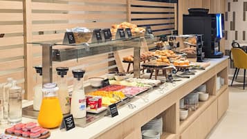 Desayuno buffet todos los días (con cargo)