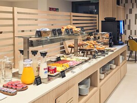Daily buffet breakfast for a fee