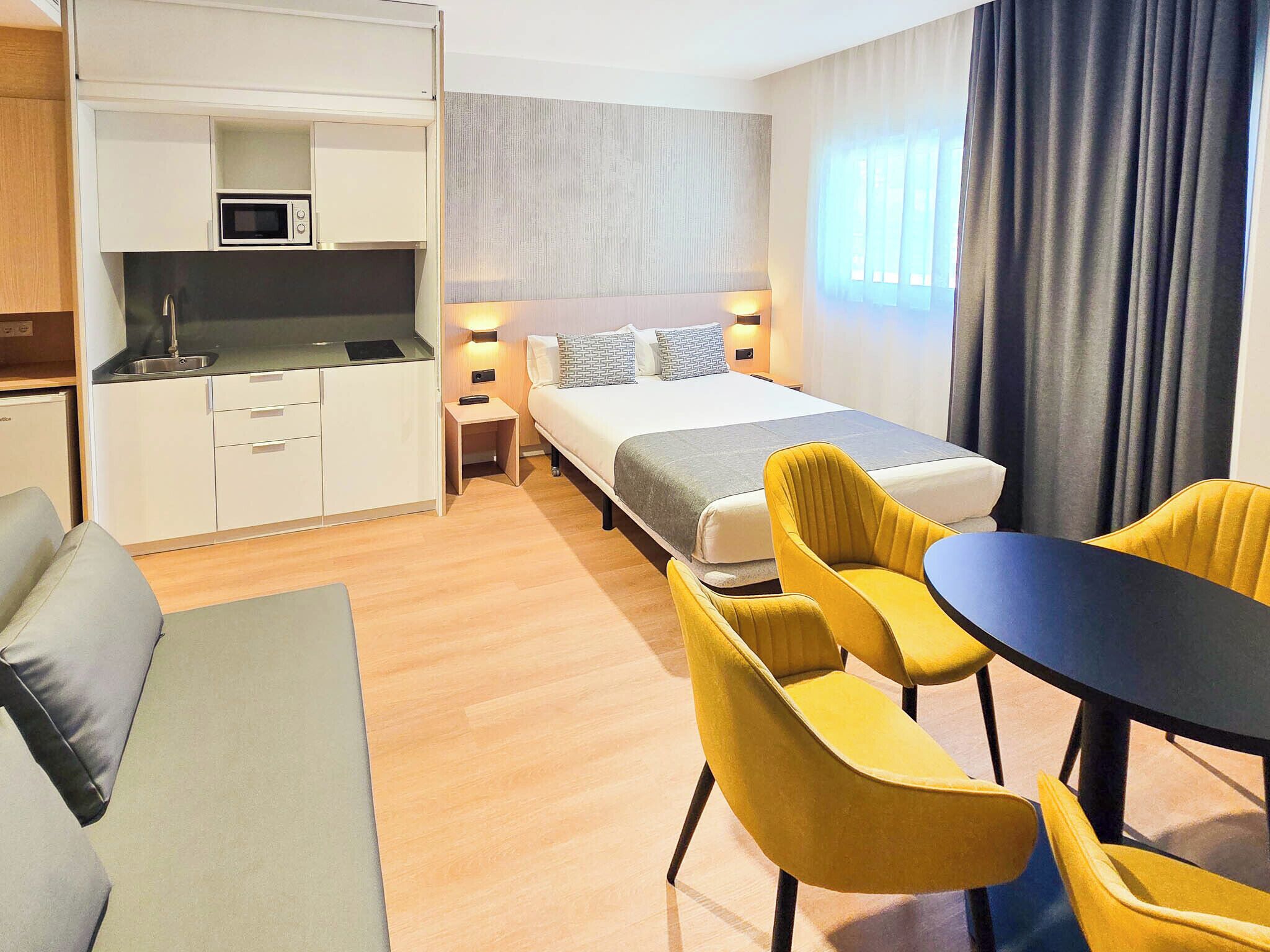 Comfort Quadruple Room | In-room safe, laptop workspace, free WiFi, bed sheets