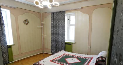 Lake Sevan Garden Villa / Sleeps 9 /BBQ, Balcony & Outdoor Space