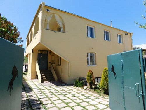Lake Sevan Garden Villa / Sleeps 9 /BBQ, Balcony & Outdoor Space