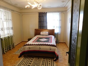 4 habitaciones, tabla de planchar con plancha y wifi gratis 