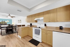 Fridge, microwave, oven, stovetop - Forest Village 202. 2 Bed 2 Bath Condo Close to Beach (Fort Myers)