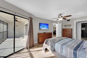 2 bedrooms, Internet, bed sheets - Forest Village 202. 2 Bed 2 Bath Condo Close to Beach (Fort Myers)