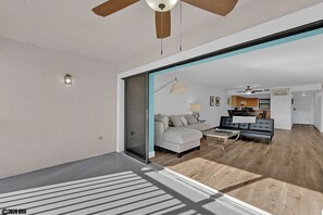 TV - Forest Village 202. 2 Bed 2 Bath Condo Close to Beach (Fort Myers)
