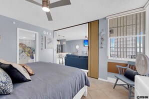 1 slaapkamer, een strijkplank/strijkijzer, internet, beddengoed