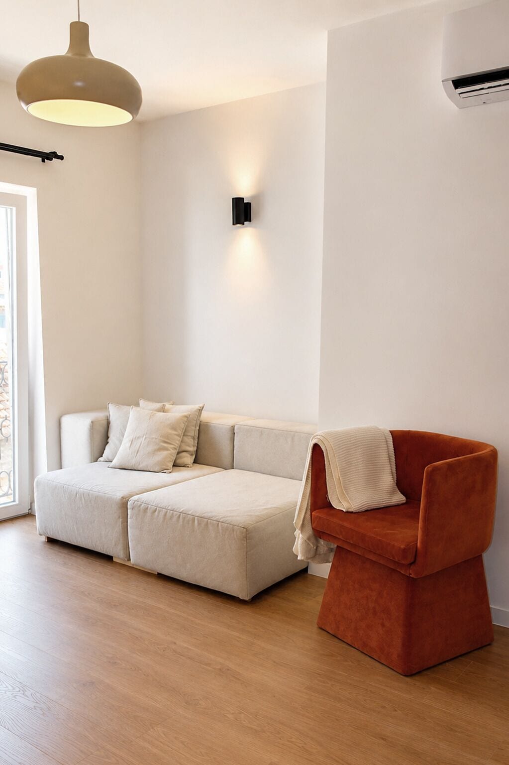 Deluxe Apartment | Living area | Flat-screen TV