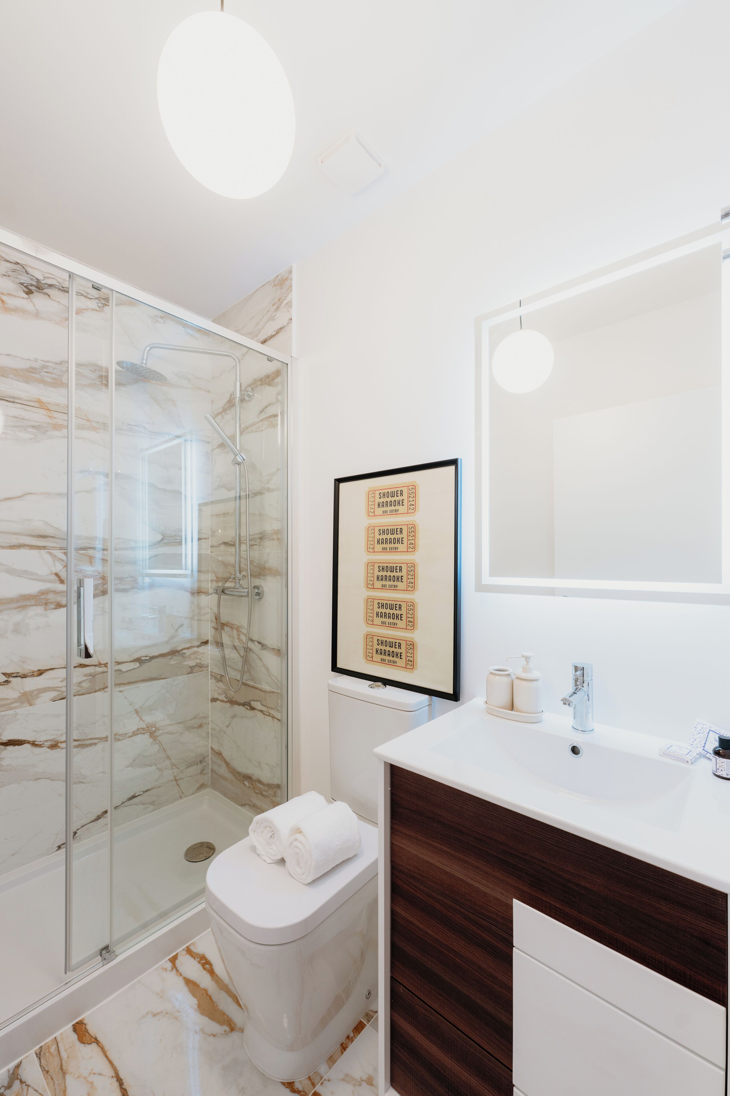 Apartamento Deluxe, 1 habitación (Anjos 3ºR) | Baño | Ducha, secador de pelo, toallas y jabón