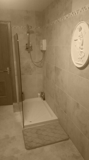 Shared Dormitory, 1 Bedroom, Smoking | Bathroom - Room-dernvale House - Single Room -sleep (Emyvale)