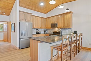 Micro-ondes, four, plaque de cuisson, lave-vaisselle