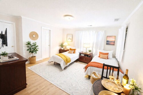 Huge 3BD Home Near Dc - 8 Mins to Downtown va