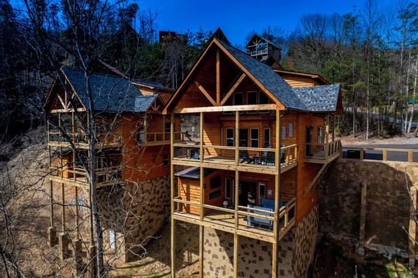 Exterior - New Cabin Rental-Bowling Alley-Hot Tub-Adjustable Beds-Luxury Cabin Rentals (Sevierville)
