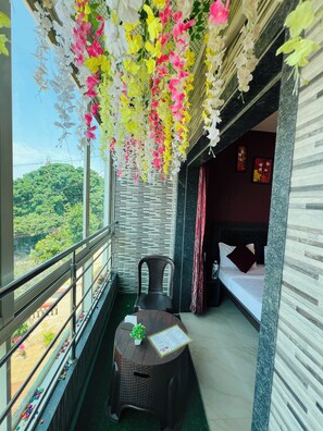 Couple Room with Balcony (Non AC) - Hotel Nisha (Mahabaleshwar)