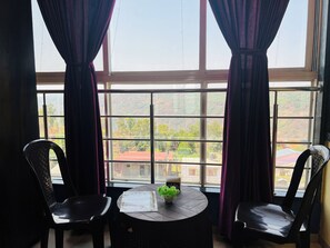 Couple Room with View (Non AC) | Bed sheets - Hotel Nisha (Mahabaleshwar)