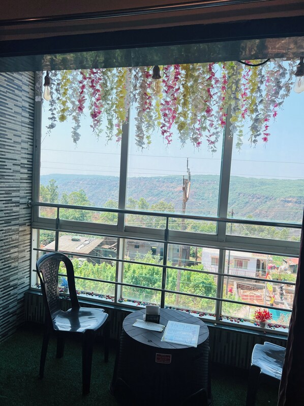 Couple Room with Balcony (Non AC) - Hotel Nisha (Mahabaleshwar)