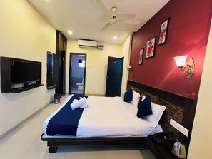 Family Room (Non AC) - Hotel Nisha (Mahabaleshwar)