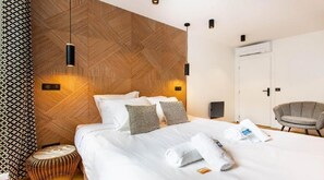 5 Schlafzimmer, Schreibtisch, Bügeleisen/Bügelbrett, Reisekinderbett