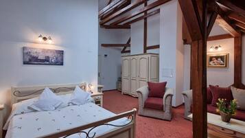 خزنة داخل الغرفة ومكواة/لوح كي وواي فاي مجانًا