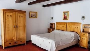 In-room safe, iron/ironing board, free WiFi