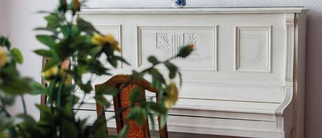 Deluxe Apartment, City View | Interior