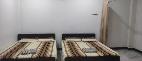 Family Room, Hill View