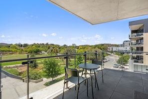 A balcony with a view of a park and buildings. - Elegant 3-bed Apt With Park Views in Campbell (Canberra)