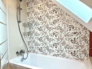 Hair dryer, toilet paper - La Maison Agoméa (Saint-Georges-sur-Cher)
