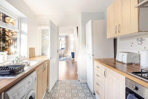 House, 2 Bedrooms | Interior - 2 Bedroom House With Free Parking (Manchester)