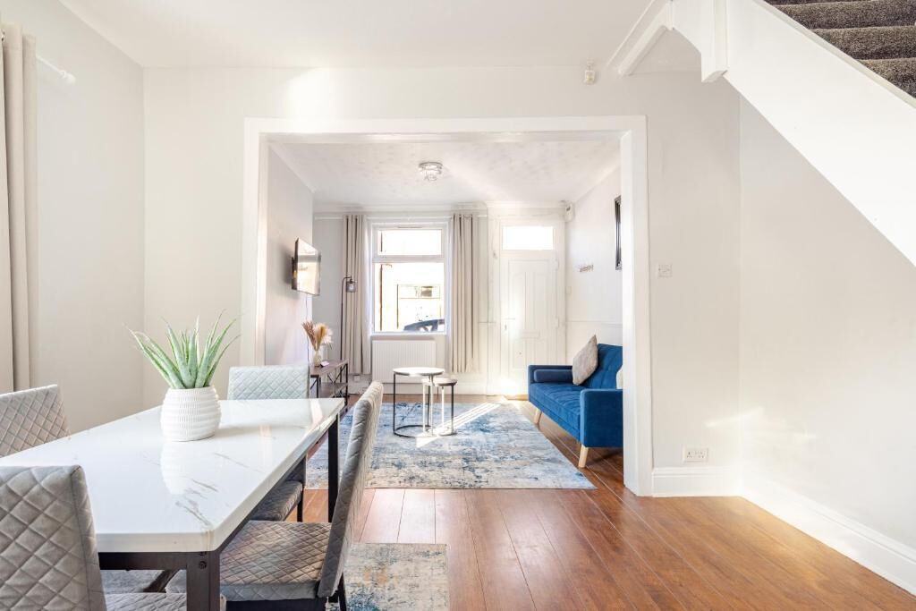 House, 2 Bedrooms | Dining room