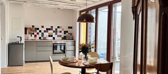 Schöne Einzimmer-Dachwohnung mit Küche in Geras Stadtmitte