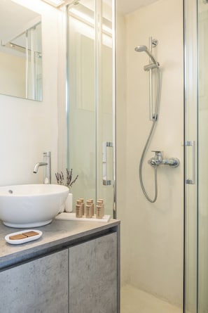 Villa luxueuse, vue sur la piscine | Salle de bain