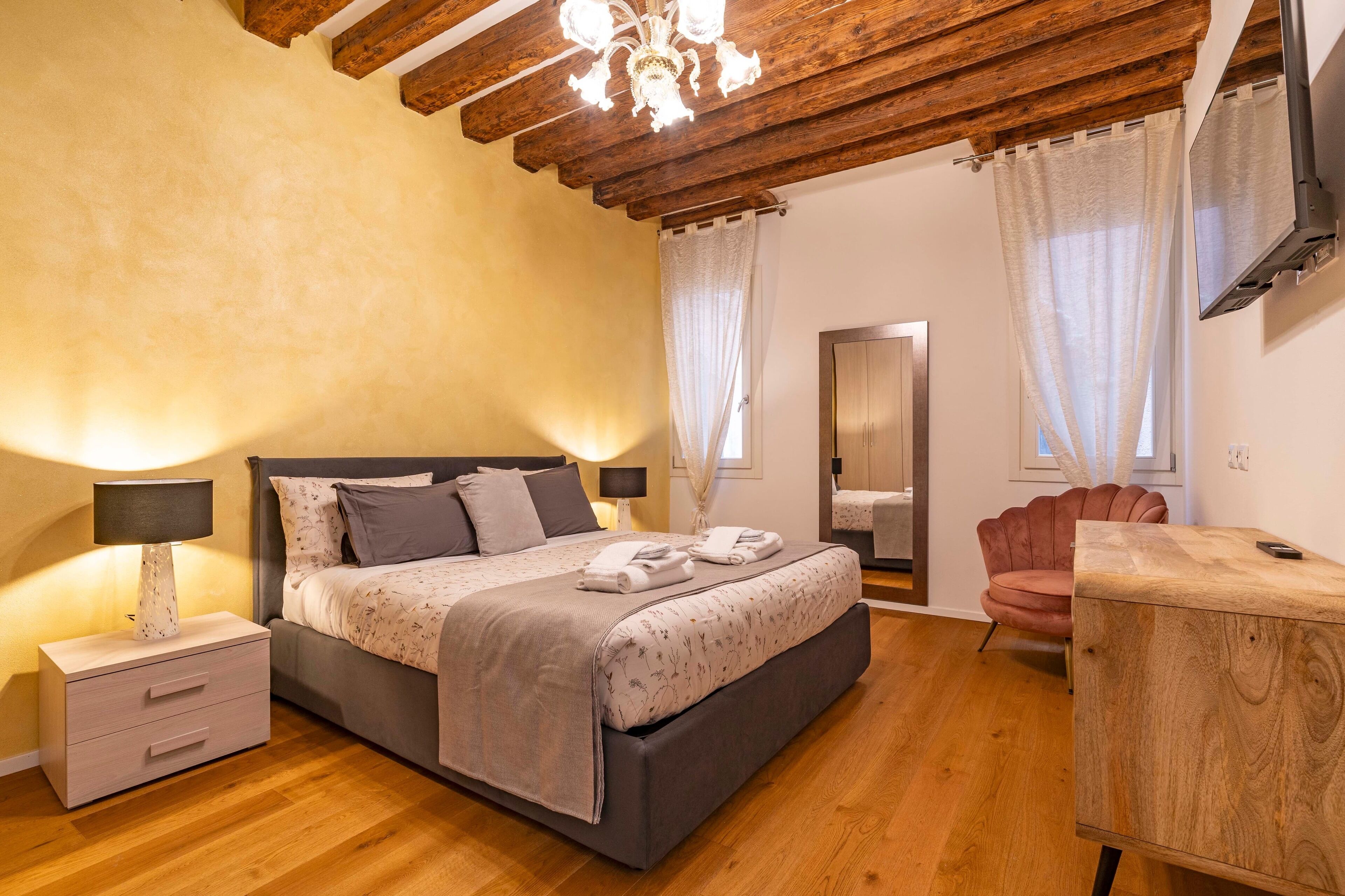 2 bedrooms, iron/ironing board, WiFi, bed sheets