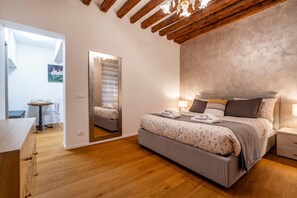 Unclassified image, 2 of 40, button - Vrbo Property (Venezia)