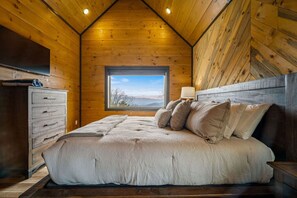 5 bedrooms, desk, iron/ironing board, travel cot - New! 5BR Pool Cabin w/MTN Views! Hot Tub*Fire Pit (Sevierville)