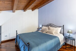 1 bedroom, iron/ironing board, WiFi, bed sheets - Attic Apartment in the Heart of Acate (Acate)