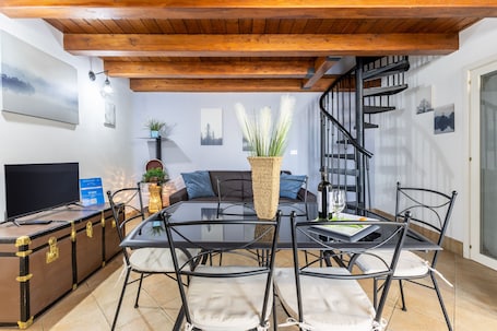 Interni. Attic apartment nel cuore di Acate