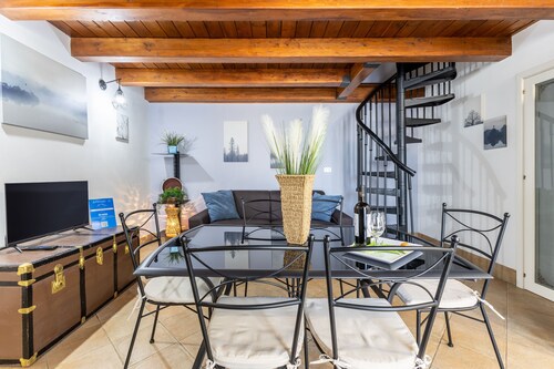 Attic Apartment in the Heart of Acate