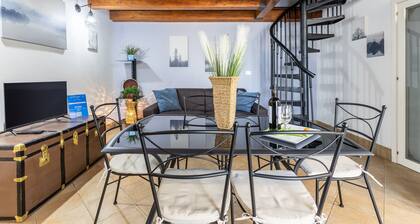 Attic Apartment in the Heart of Acate