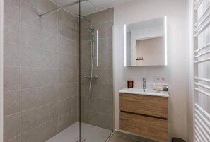 House - Nora - Elegant Seaview Escape With Balcony (Ostend)