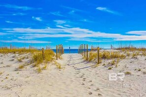 2 bedrooms, Internet - The Big Surf - Gulf View - Beach Pool and Dining (Gulf Shores)
