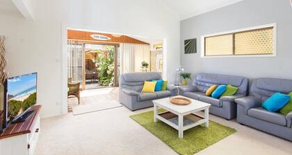 43 Point Road - Waterfront Holiday Home in Tuncurry